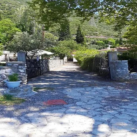 Seaview Retreat In Fokida *