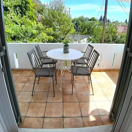 Seaview Retreat In Fokida