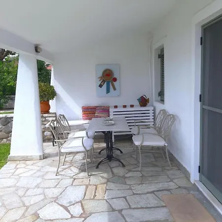 Seaview Retreat In Fokida